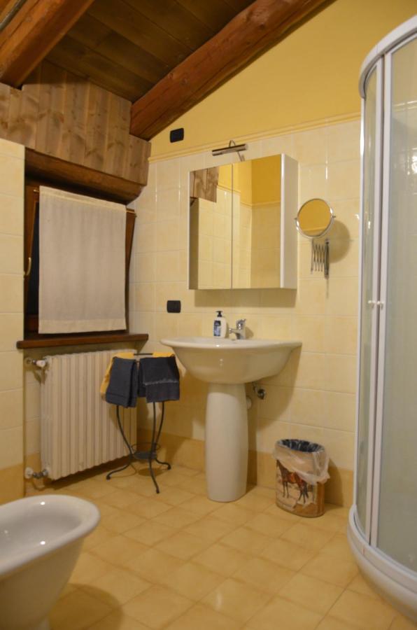 B&B Il Castelletto Pinerolo Bagian luar foto